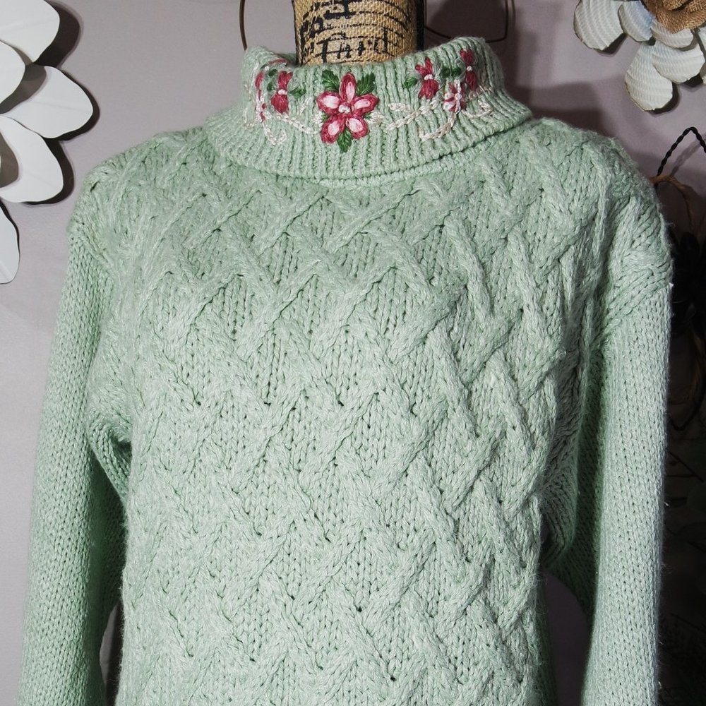 Vintage BOBBIE BROOKS Hand Embroidered Flowers Knit Turtleneck Pullover Sweater